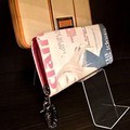 Подставки для кошельков из оргстекла